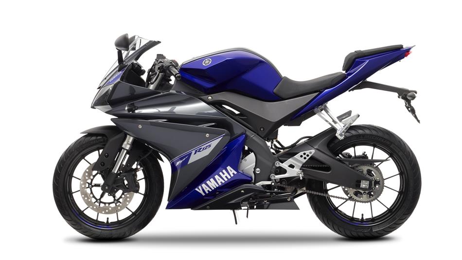 2014-Yamaha-YZF-R125-EU-Race-Blu-Studio-006